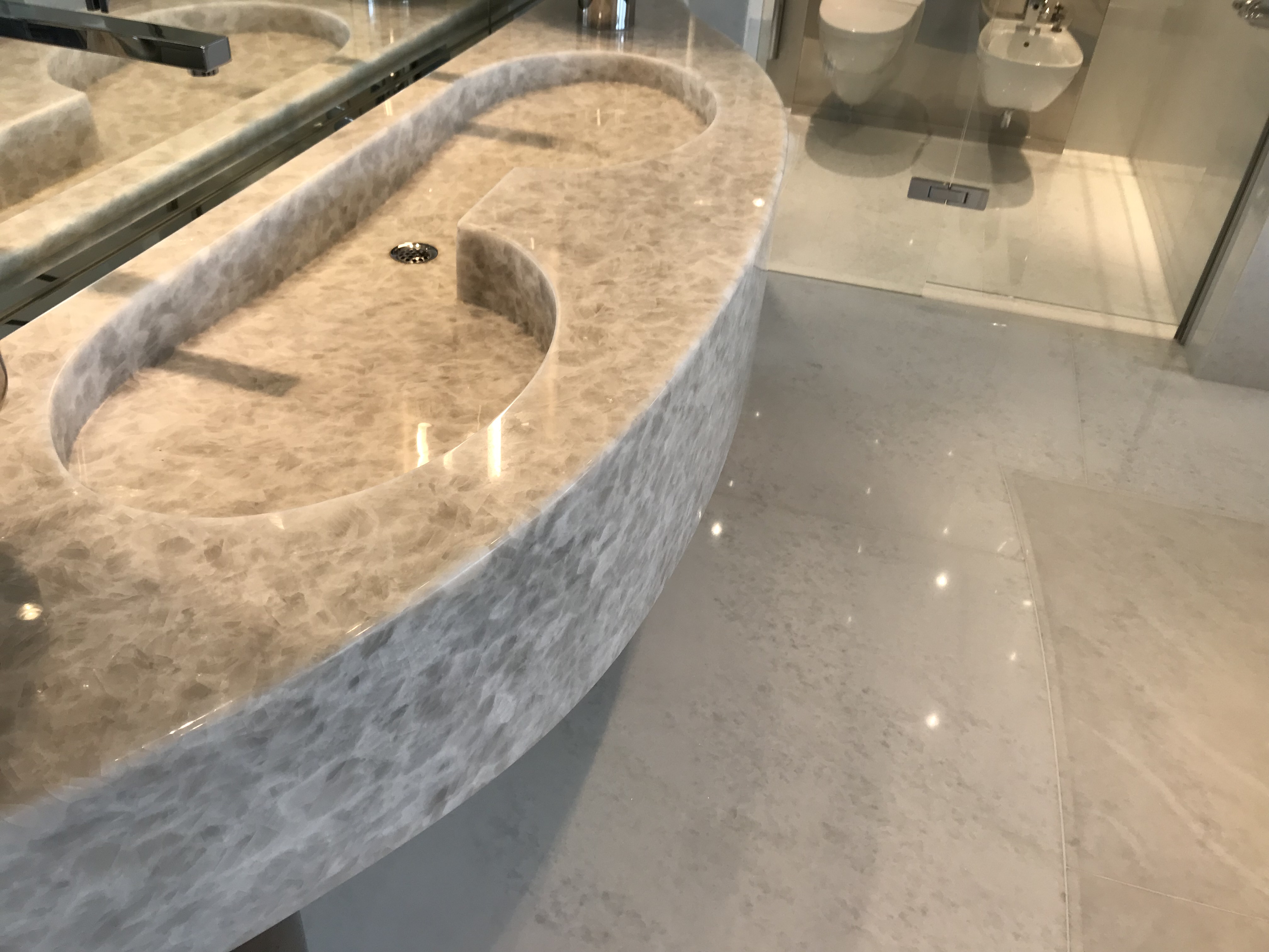 lavabo-in-cristallino-1.jpg
