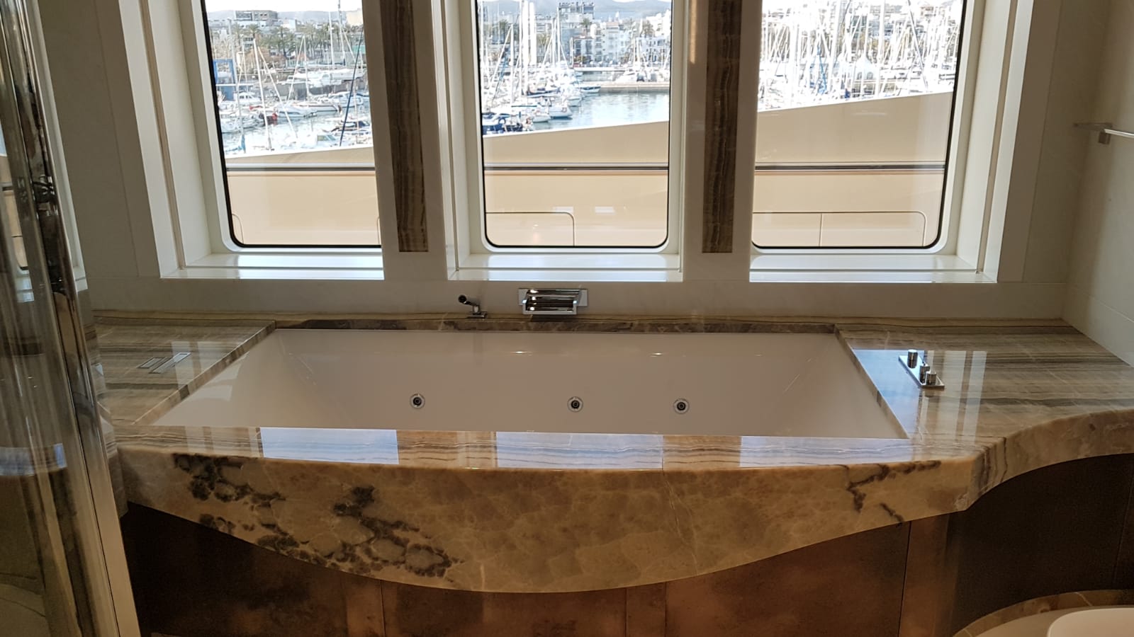 vasca-da-bagno-in-onice.jpg